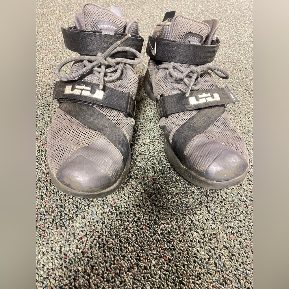 Nike Men Black and Gray Sneakers